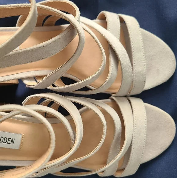 STEVE MADDEN Grey Beige 🍁 Microsuede 3.5" Block Heel Sandals 11 - Picture 3 of 12